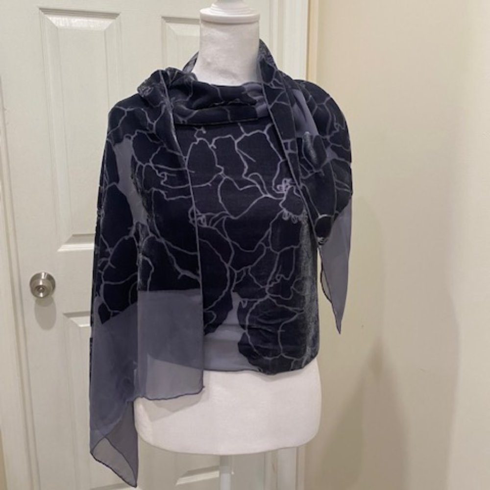 Velveteen floral wrap